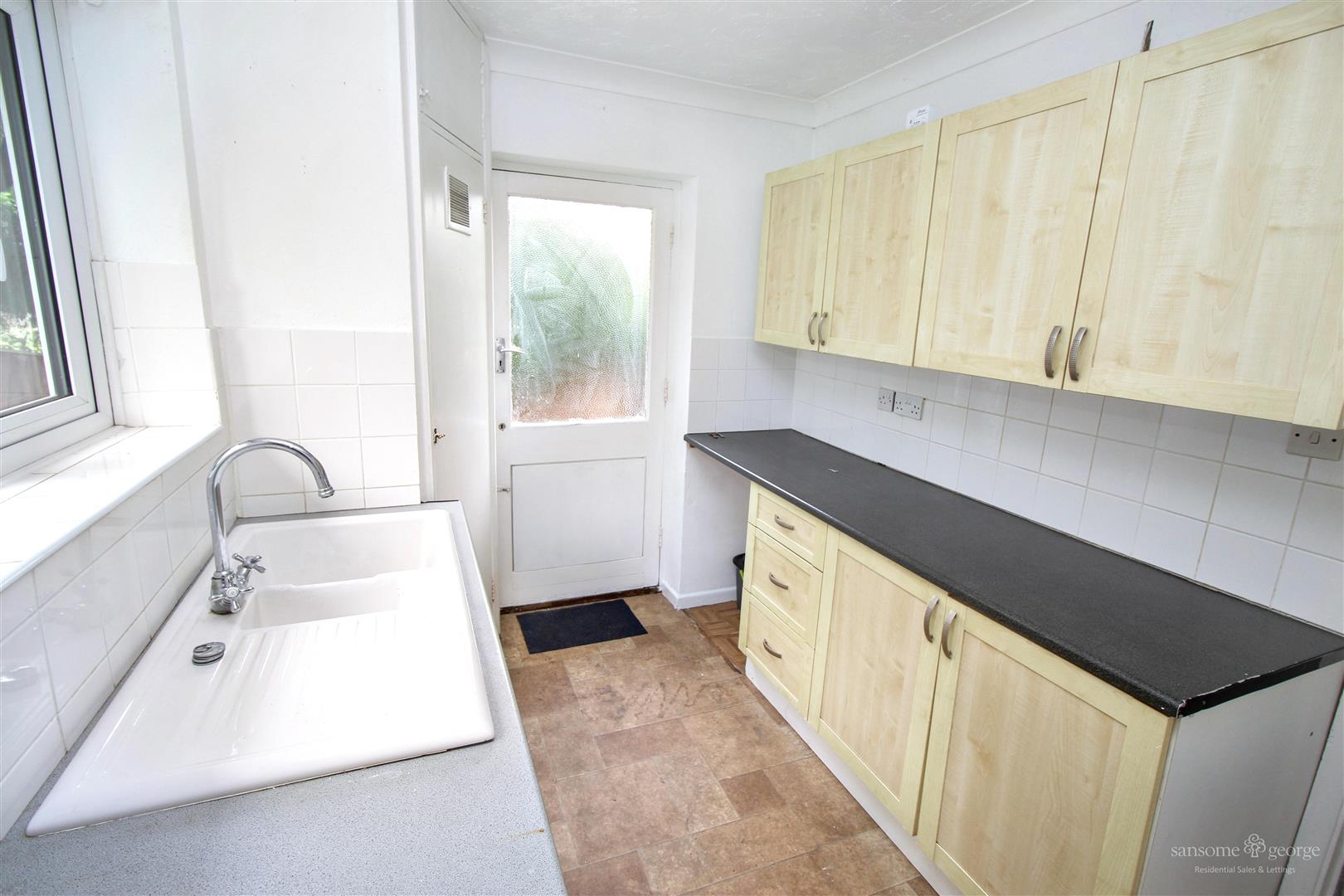 2 bed property in Skilton Road, Reading